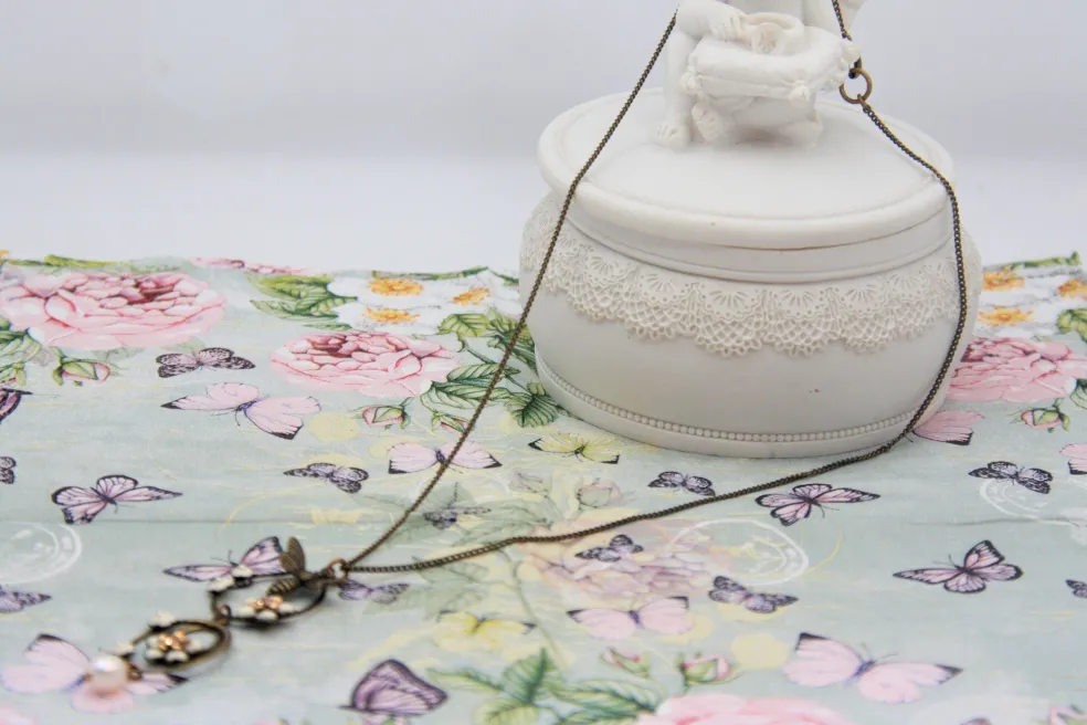 Amberhoeve Fijne ketting van Eric & Lydie met hanger met bijtje> Kettingen